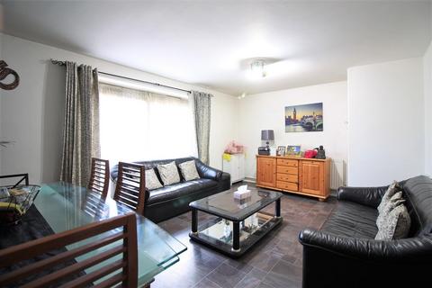 144 Harlech Gardens, Hounslow, TW5 9PT