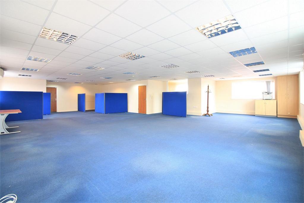 Warley Road, Hayes UB4 Property £1,500 pcm (£346 pw)