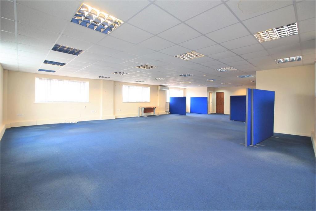 Warley Road, Hayes UB4 Property £1,500 pcm (£346 pw)