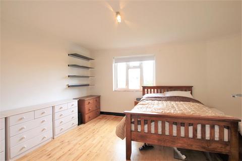 121 Brabazon Road, Hounslow, TW5 9LN