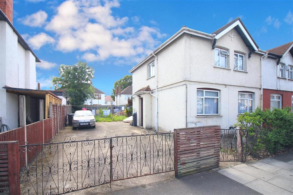 Brent Road, Southall UB2 3 bed semidetached house £625,000