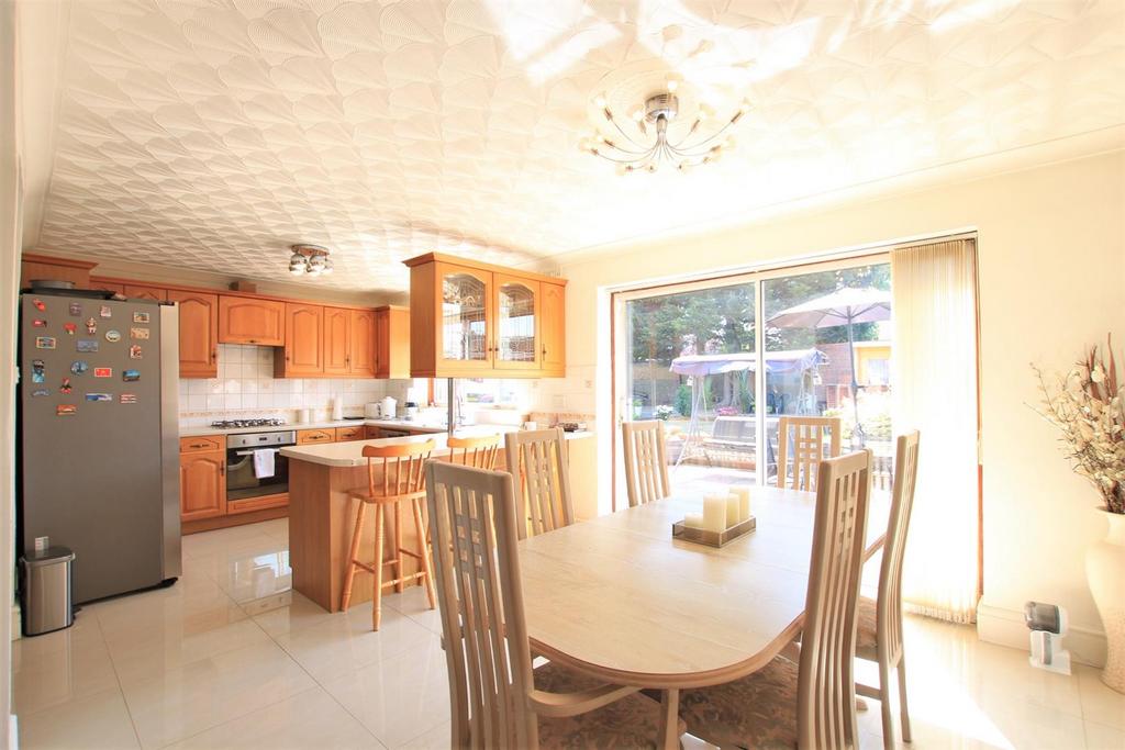 Meadowbank Gardens, Cranford TW5 3 bed end of terrace house for sale