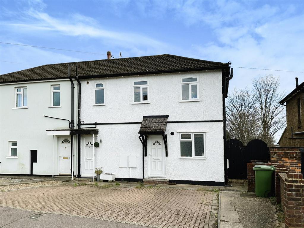 Deaconsfield Road, Hemel Hempstead HP3 2 bed £300,000