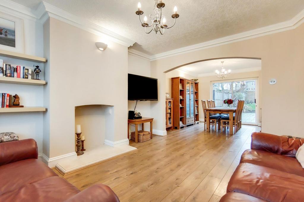 Melthorne Drive, Ruislip HA4 5 bed semidetached house £640,000