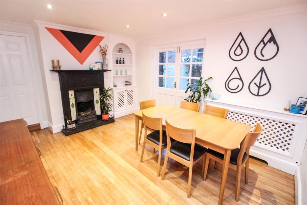 Kingsland Road, Hemel Hempstead HP1 4 bed semidetached house £700,000