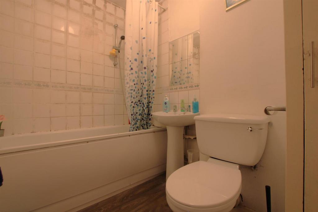 Family Bathroom/ WC