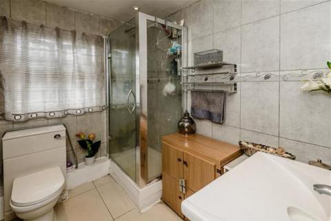 135 Harlech Gardens, Hounslow, TW5 9PT