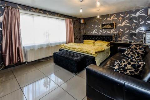 135 Harlech Gardens, Hounslow, TW5 9PT