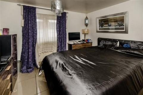135 Harlech Gardens, Hounslow, TW5 9PT