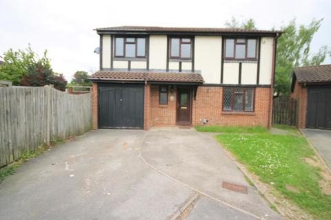 4 bedroom detached house to rent - Bushmead