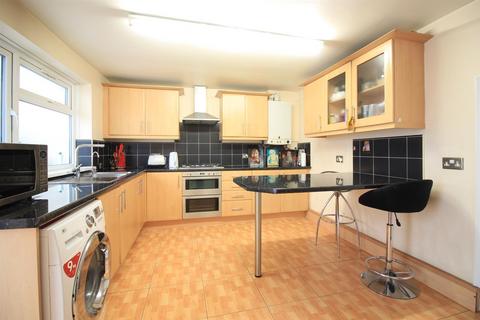 191 Ringway, Southall, UB2 5SU