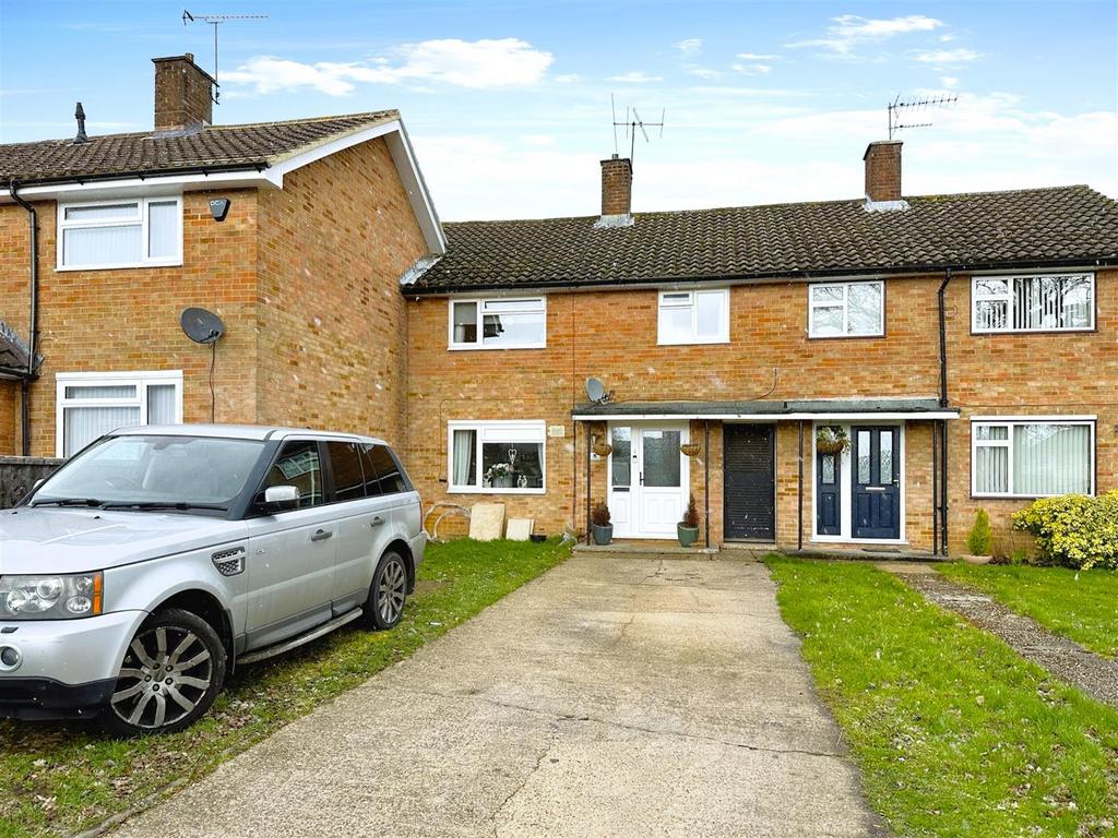 Cherry Orchard, Hemel Hempstead HP1 3 bed terraced house for sale £