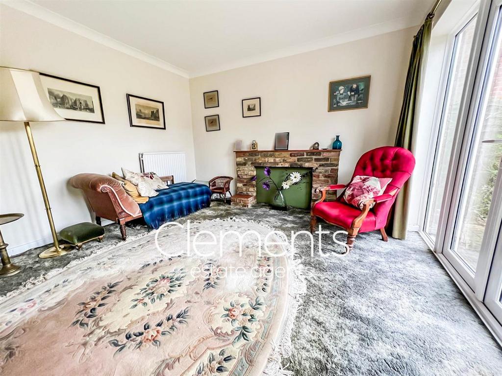 Bedmond Road, Hemel Hempstead HP3 4 bed detached house for sale £700,000