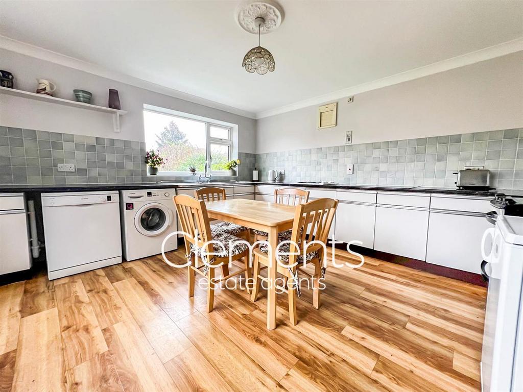 Bedmond Road, Hemel Hempstead HP3 4 bed detached house for sale £700,000