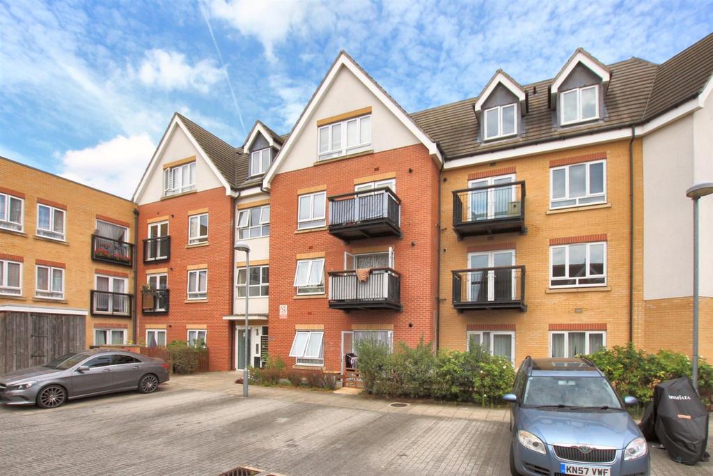 Featherstone Court, Southall UB2 2 bed apartment £345,000