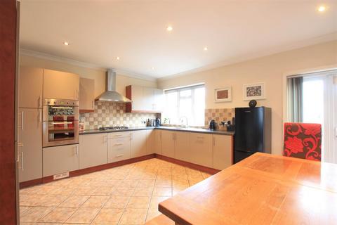 27 Berkeley Waye, Hounslow, TW5 9HJ