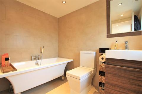 27 Berkeley Waye, Hounslow, TW5 9HJ