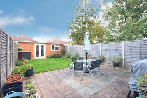 27 Berkeley Waye, Hounslow, TW5 9HJ