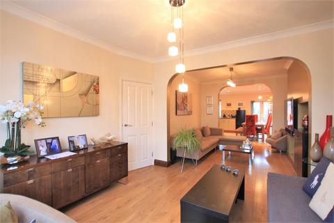 27 Berkeley Waye, Hounslow, TW5 9HJ