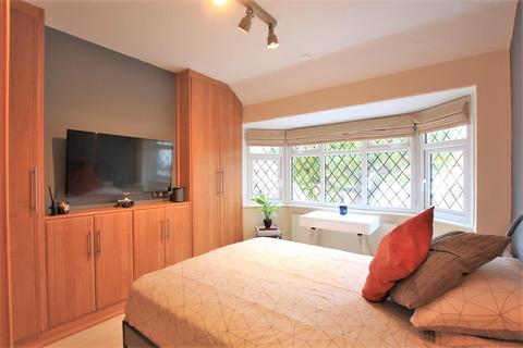 27 Berkeley Waye, Hounslow, TW5 9HJ