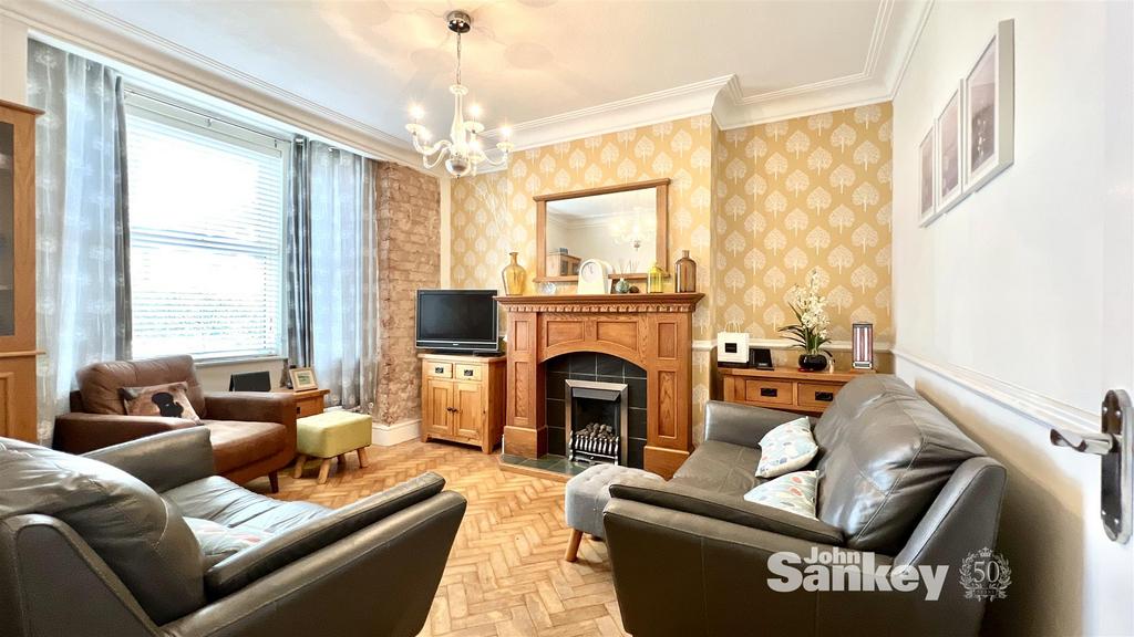 Edgar Avenue, Mansfield 3 bed townhouse £150,000