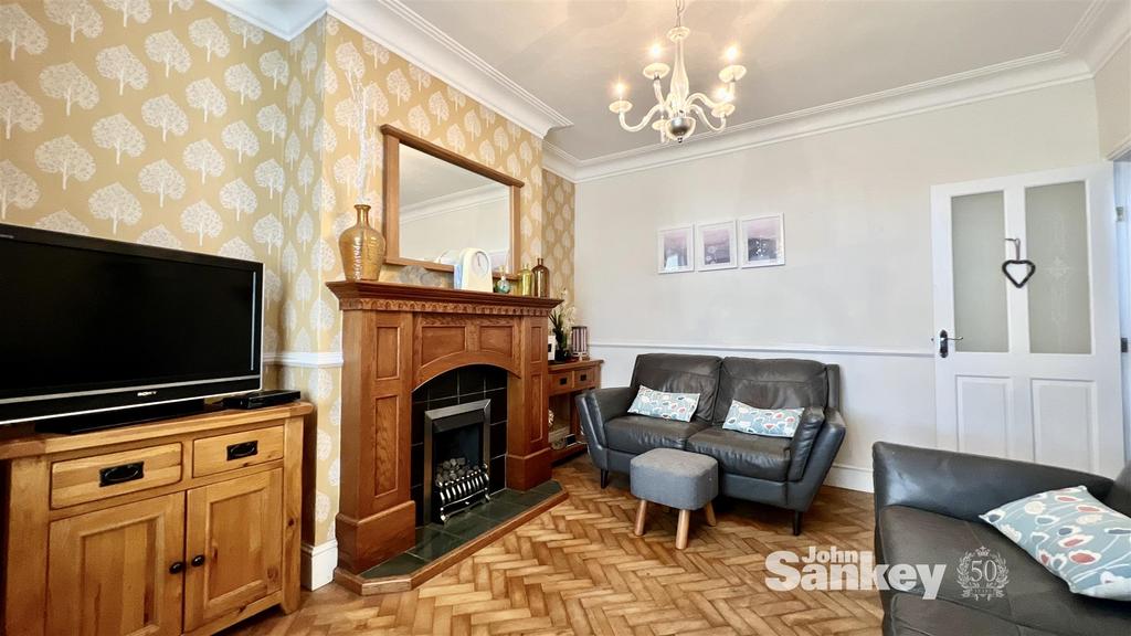 Edgar Avenue, Mansfield 3 bed townhouse £150,000