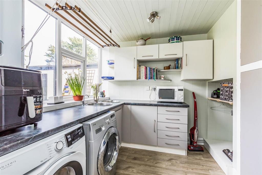 8 Thistlebarrow Road, Bournemouth-Small-Portico Mar