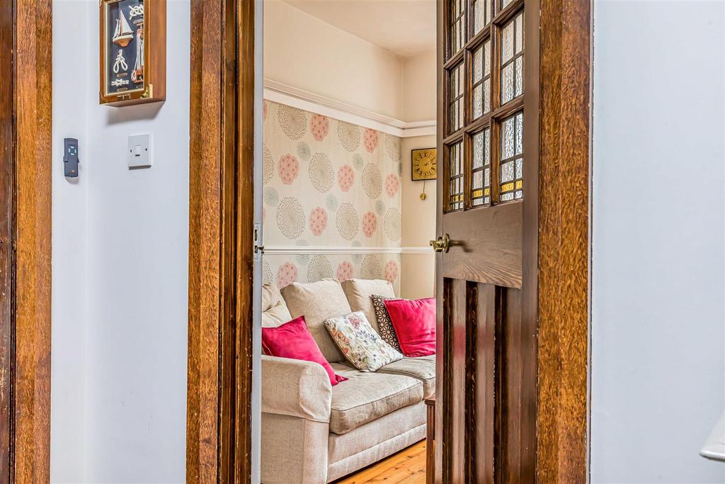 8 Thistlebarrow Road, Bournemouth-Small-Portico Mar