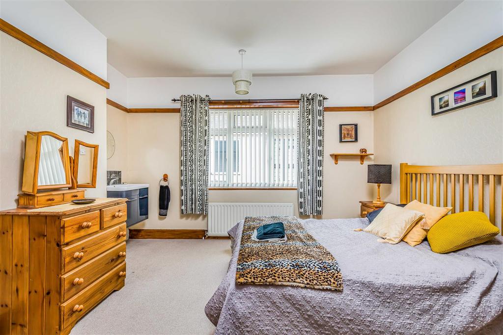 8 Thistlebarrow Road, Bournemouth-Small-Portico Mar