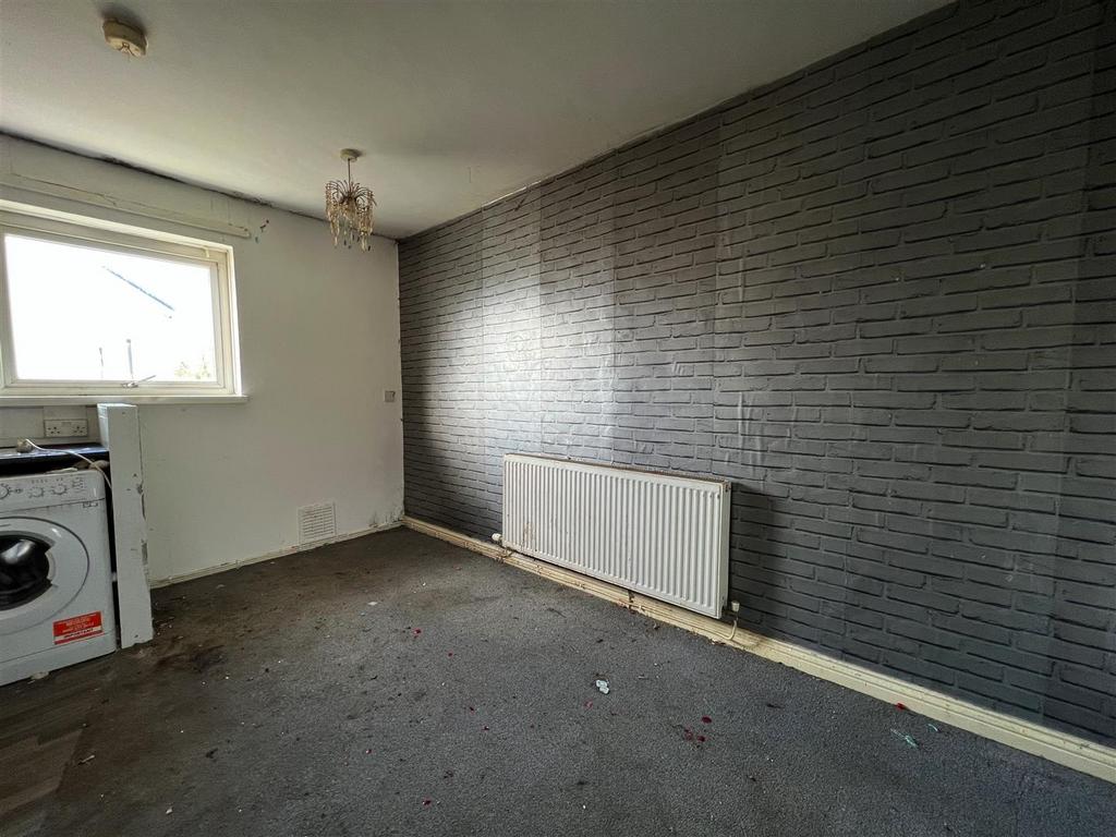 Abergele Road, Rumney, Cardiff 2 bed flat for sale £95,000
