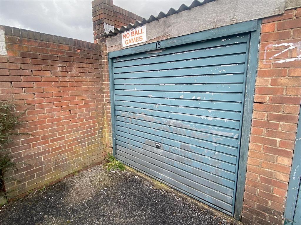 Garage to let in Barn Close, Donnington Property to rent £50 pcm (£12 pw)