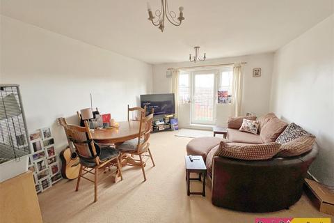 2 bedroom flat for sale, Castle Grove, Pontefract