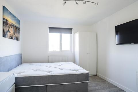 1 bedroom in a house share to rent, *£85pppw exclusive of bills* Queens Road East