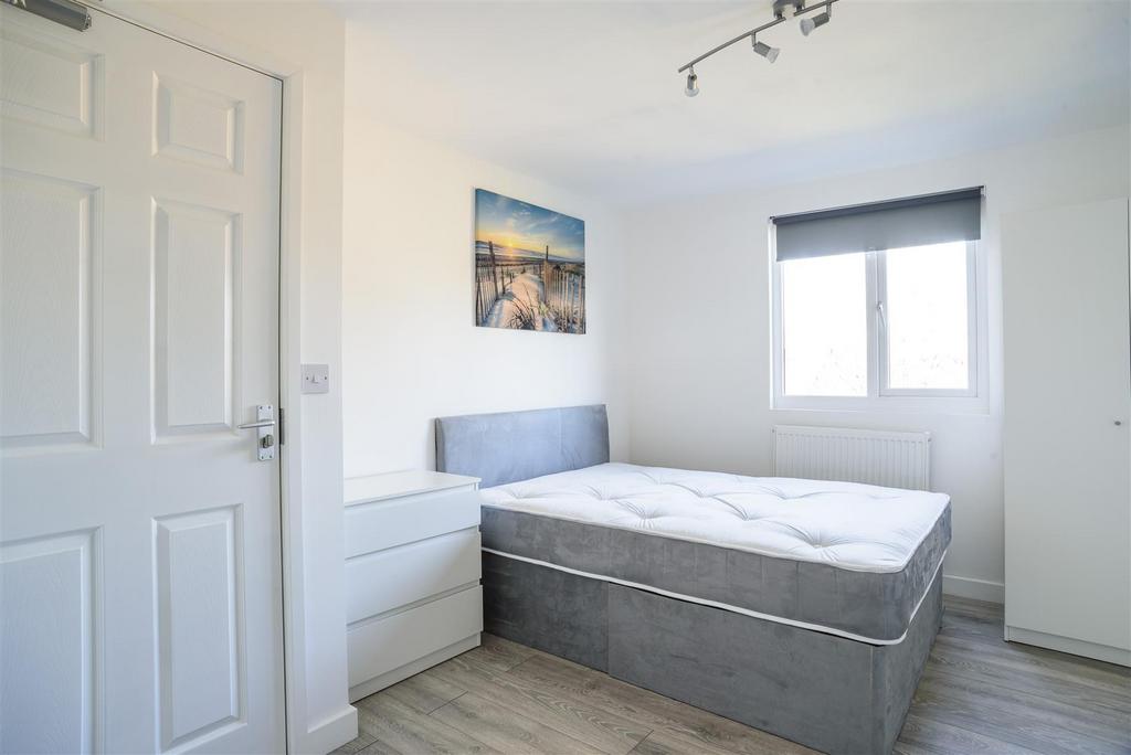 *£140pppw inclusive of bills* Queens Road East 1 bed in a house share