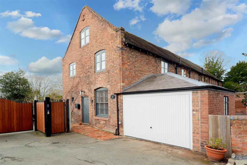 Long Meadow Drive, Abbey Foregate, Shrewsbury 3 bed semidetached house