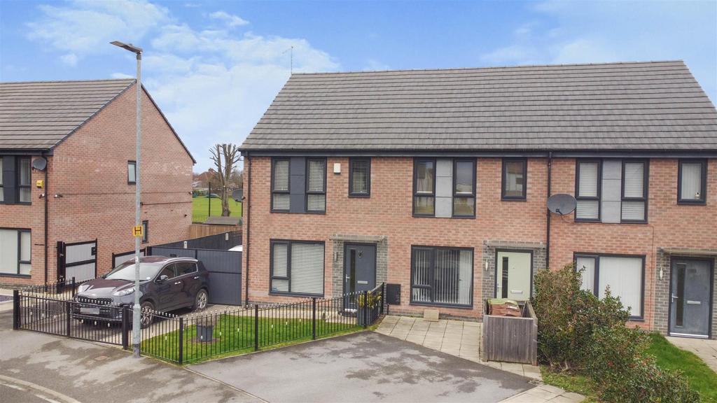 Prince Drive, Fitzwilliam, Pontefract 2 bed townhouse £135,000