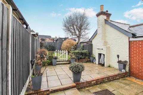 19 Cloverly Road, Ongar, CM5 9BX