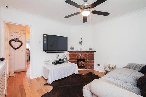 19 Cloverly Road, Ongar, CM5 9BX