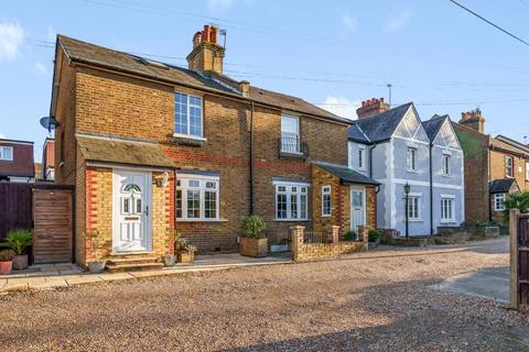 2 bedroom semi-detached house for sale - Carters Road, Epsom