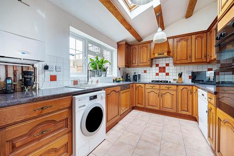 2 bedroom semi-detached house for sale - Carters Road, Epsom