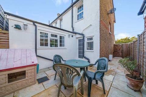 2 bedroom semi-detached house for sale - Carters Road, Epsom