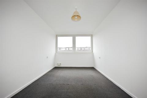 1 bedroom flat for sale, Justin Close, Brentford