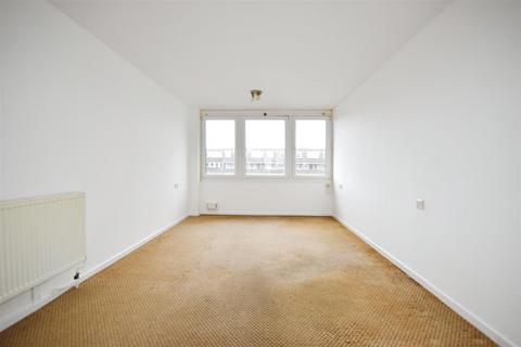 1 bedroom flat for sale, Justin Close, Brentford