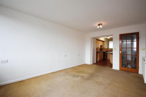 1 bedroom flat for sale, Justin Close, Brentford