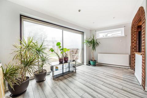 18 Hackbridge Park Gardens, Carshalton, SM5 2HD