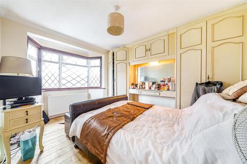 18 Hackbridge Park Gardens, Carshalton, SM5 2HD