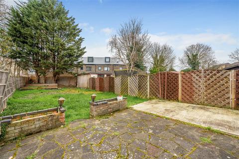 18 Hackbridge Park Gardens, Carshalton, SM5 2HD