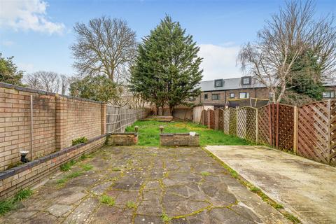 18 Hackbridge Park Gardens, Carshalton, SM5 2HD