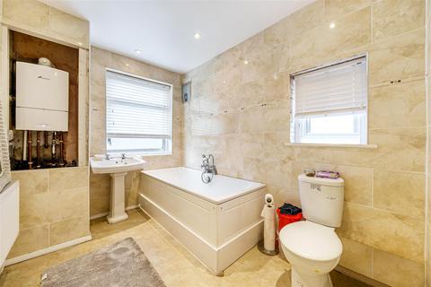 18 Hackbridge Park Gardens, Carshalton, SM5 2HD
