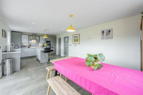 11 Lower Lanes Meadow, Seisdon, Wolverhampton, WV5 7HH